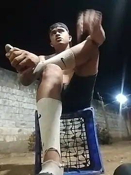 HOTRAINYGOLDEN Pertunjukan Webcam