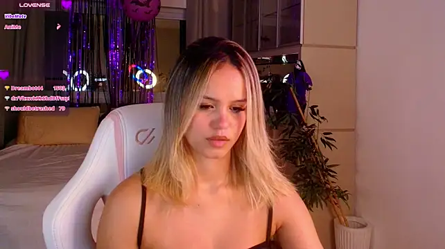 Stacy_Tyler Chat XXX in diretta