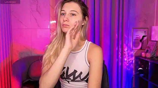 LauraPurr Adlı Modelin Canlı XXX Sohbeti