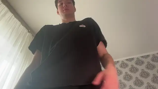 Show modela tomasdickpick na web-kameri