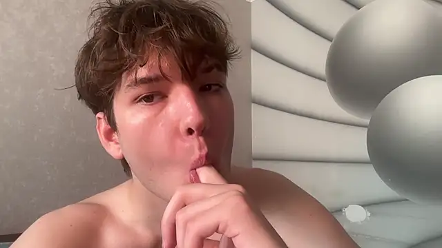 Show modela tomasdickpick na web-kameri