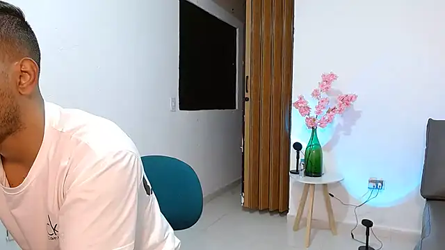 big--boss Adlı Modelin Web Kamerası Şovu