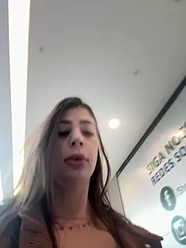 zelyramonvielly: διαδικτυακό σόου στην κάμερα