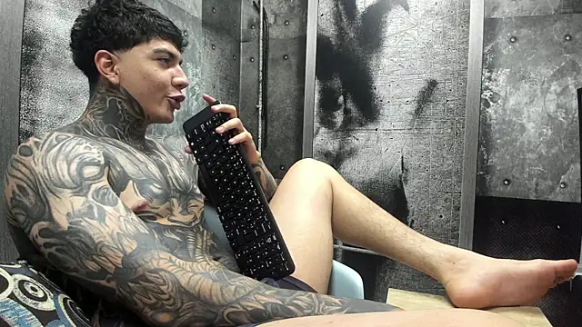Gury_tattoo Webcam Show