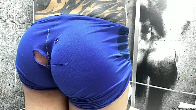 Pertunjukan Kamera Web Gury_tattoo