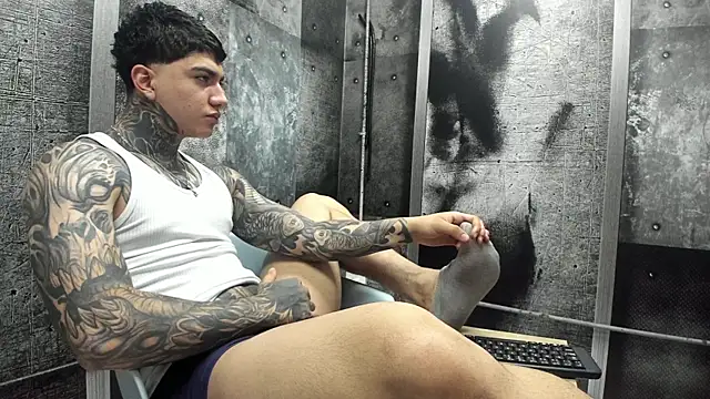 Gury_tattoo Show in webcam
