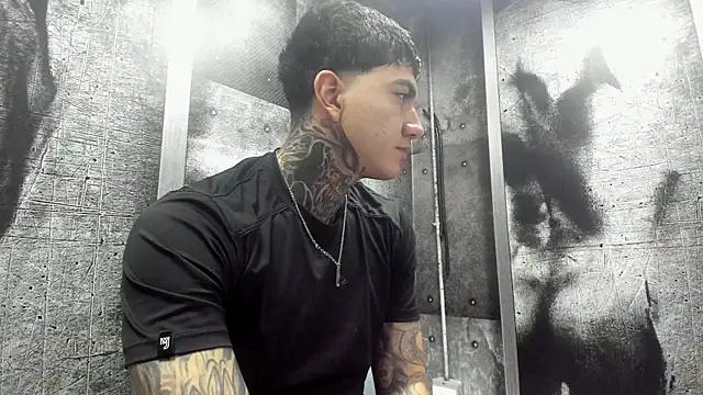 Pokazy przed kamerką – Gury_tattoo