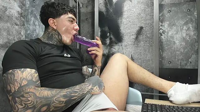Gury_tattoo Webcamshow