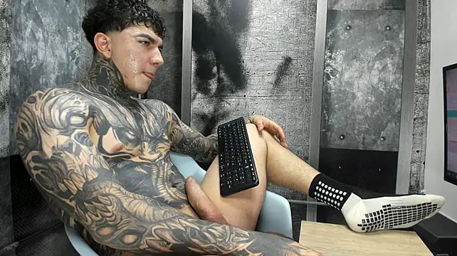 Pokazy przed kamerką – Gury_tattoo