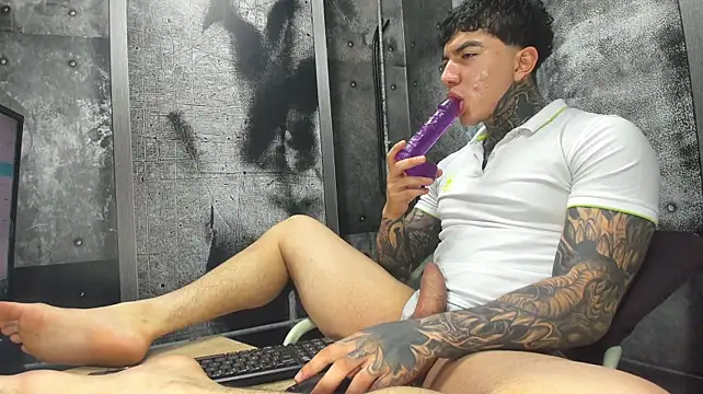 Gury_tattoo Pertunjukan Webcam
