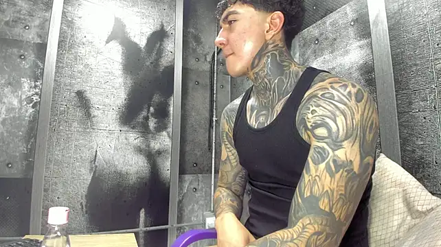 Pertunjukan Kamera Web Gury_tattoo
