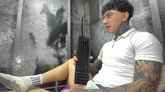 Gury_tattoo Adlı Modelin Web Kamerası Şovu