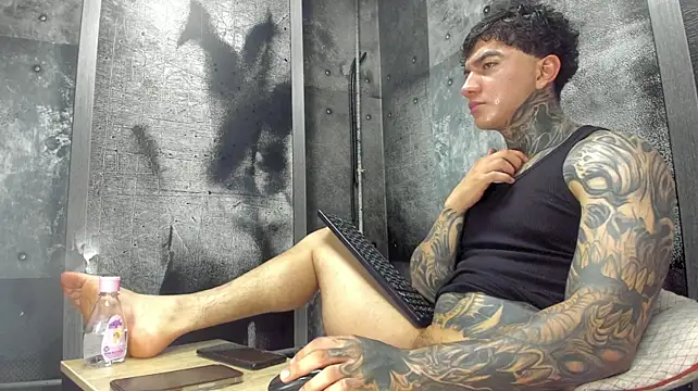 Gury_tattoo Pertunjukan Webcam
