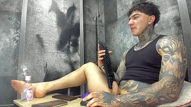 Gury_tattoo's Webcam Show
