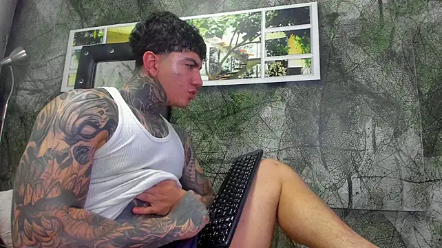 Gury_tattoo Adlı Modelin Web Kamerası Şovu