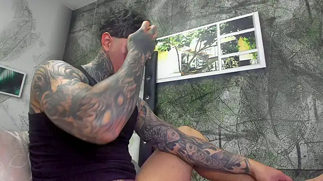 Show modela Gury_tattoo na web-kameri