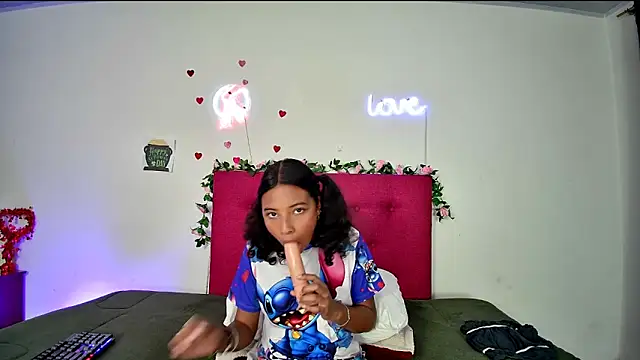 Show de Ellie_Cute7 na webcam