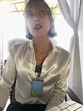 conny_latina: διαδικτυακό σόου στην κάμερα