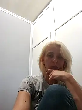 MiaLove183's Live XXX Chat