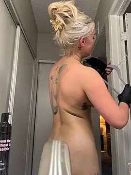 whitechocolate100M Show in webcam