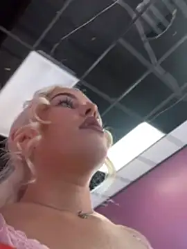 whitechocolate100M's Webcam Show