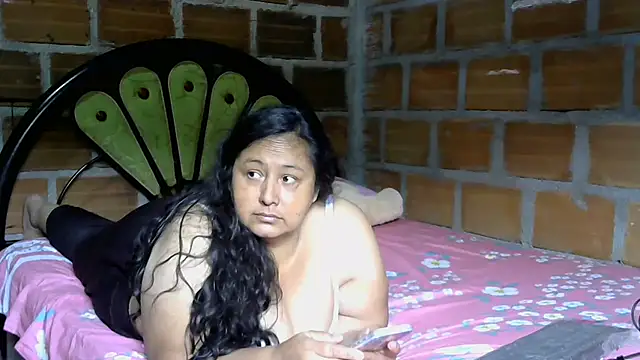 tistmature-69's Live XXX Chat