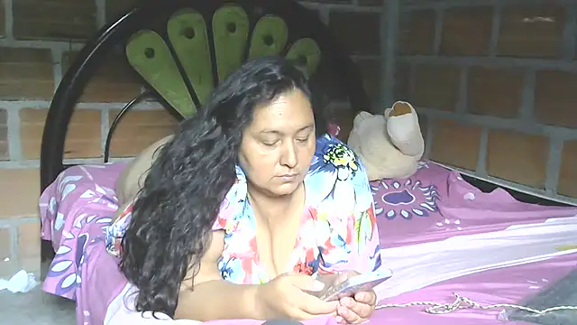 tistmature-69's Live XXX Chat