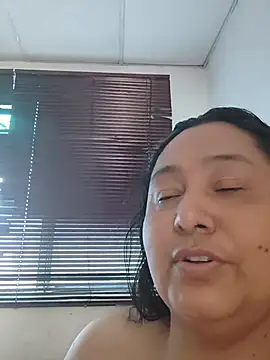 tistmature-69's Live XXX Chat