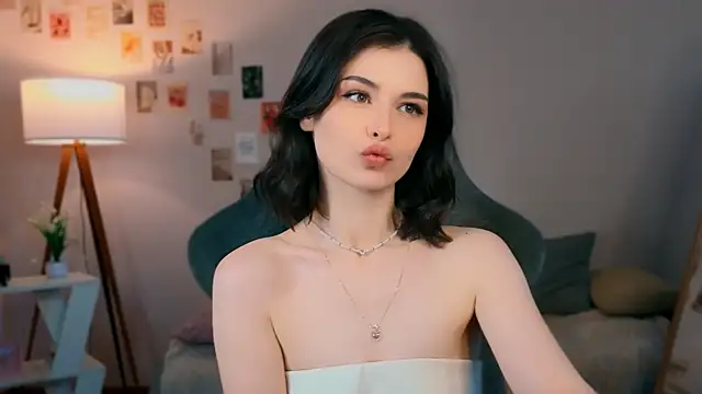 rebbekkakowalski Chat XXX in diretta