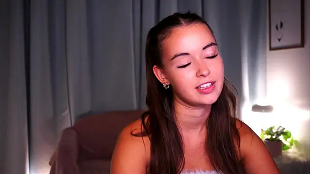 Fawnette Adlı Modelin Canlı XXX Sohbeti