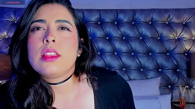 Chat +18 de Sofia-Venegas ao vivo