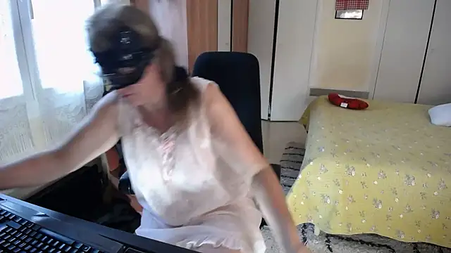 Chrismaturefrenchn Webbikameraesitys