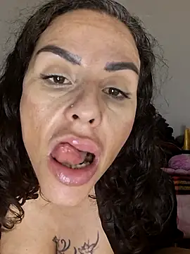 Show modela Cchorreando na web-kameri