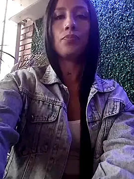 katia_17: διαδικτυακό σόου στην κάμερα