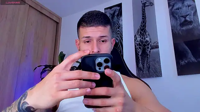 Santos_ramirez1's Webcam Show