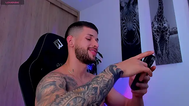 Santos_ramirez1's Webcam Show