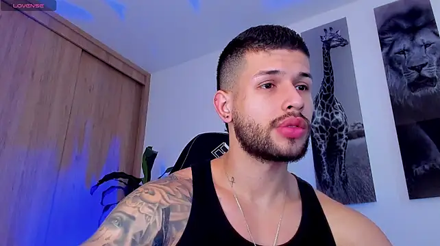Santos_ramirez1's Webcam Show
