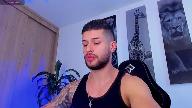 Santos_ramirez1's Webcam Show