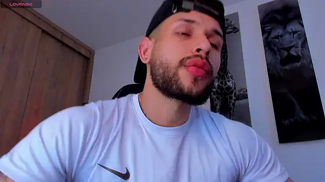 Santos_ramirez1 – Naživo XXX chat