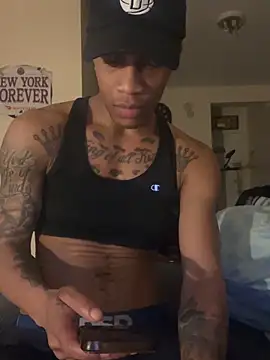 Show modela PHAT_FTM_KLIT87 na web-kameri
