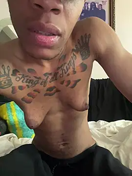 PHAT_FTM_KLIT87: διαδικτυακό σόου στην κάμερα