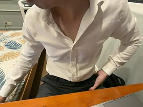 17Komodo 在線直播表演