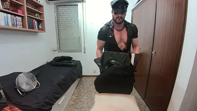 LeatherMax76 Adlı Modelin Web Kamerası Şovu