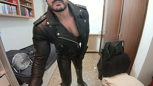 Pertunjukan Kamera Web LeatherMax76