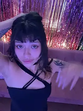 Gatalinaa111's Live XXX Chat