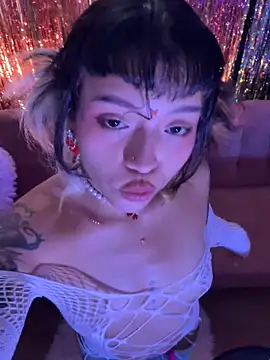 Gatalinaa111's Live XXX Chat