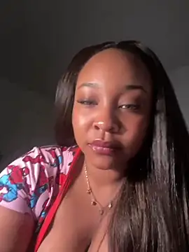 Yourmommysilk's Webcam Show