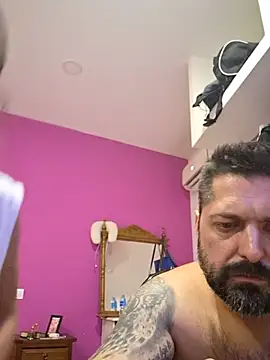 Muchos_cogios: διαδικτυακό σόου στην κάμερα