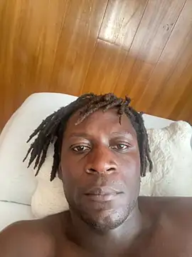 Show modela afromanch na web-kameri