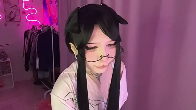 ToxiraLuneX's Webcam Show